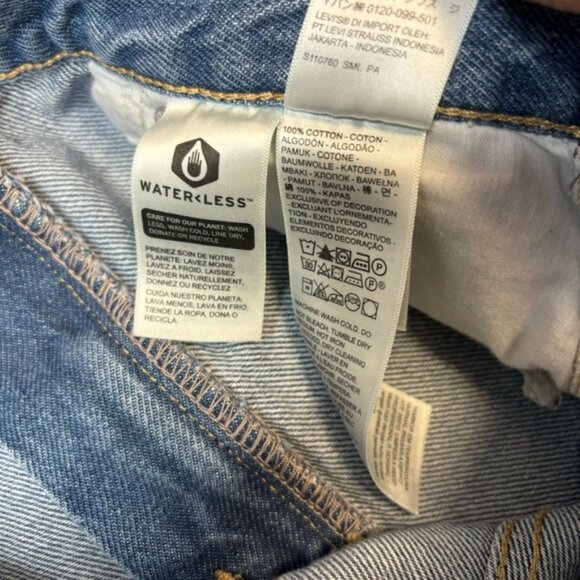 NWT LEVI'S Women's High Waisted Mom Jeans Distressed Ripped Size 28x29 - Picture 4 of 8